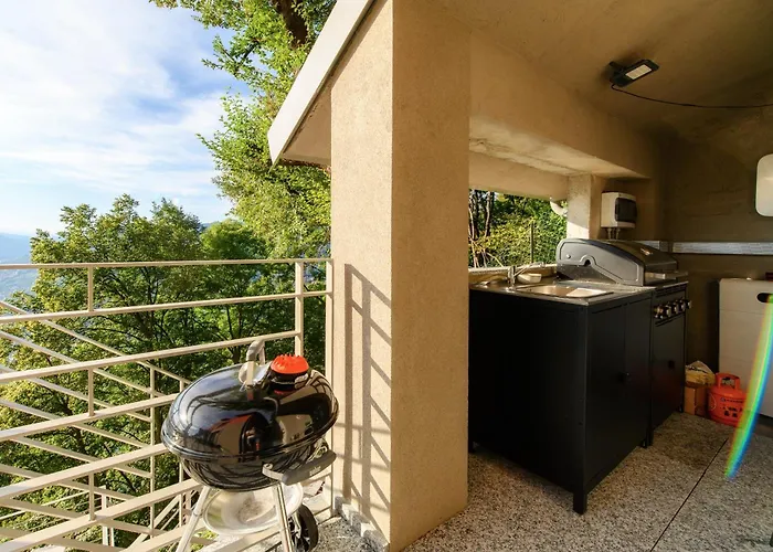 Rossa - By Myhomeincomo *