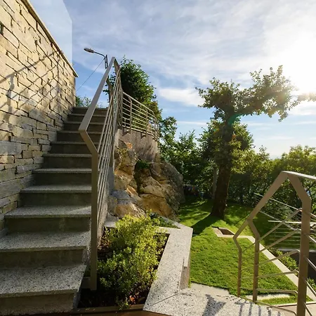 Rossa - By Myhomeincomo Vila