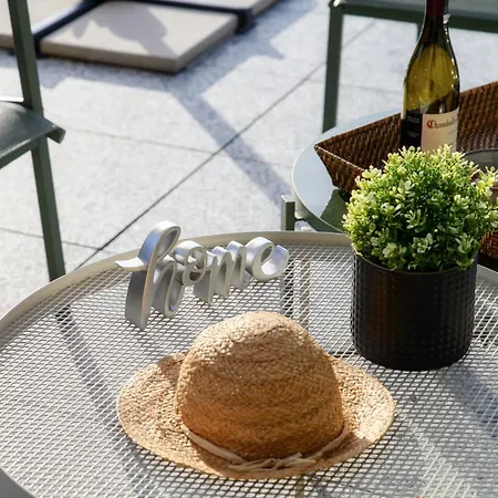 Rossa - By Myhomeincomo * Brunate