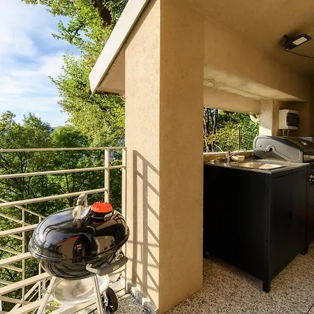 Rossa - By Myhomeincomo *