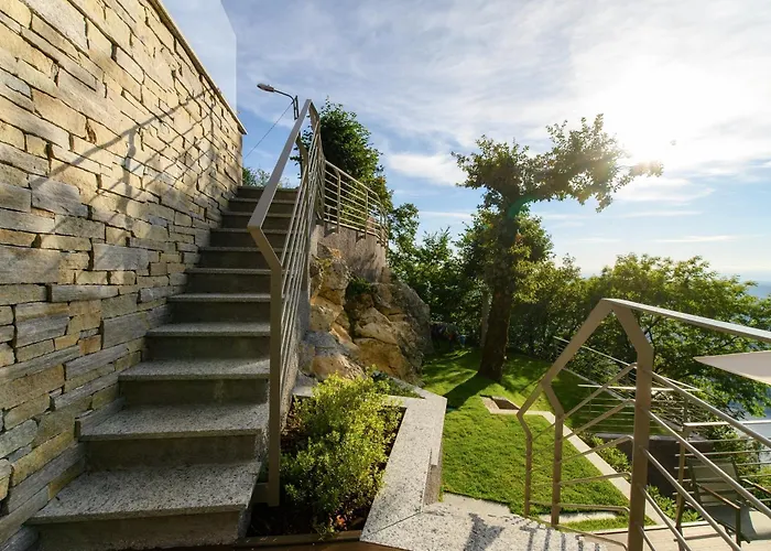 Rossa - By Myhomeincomo Villa