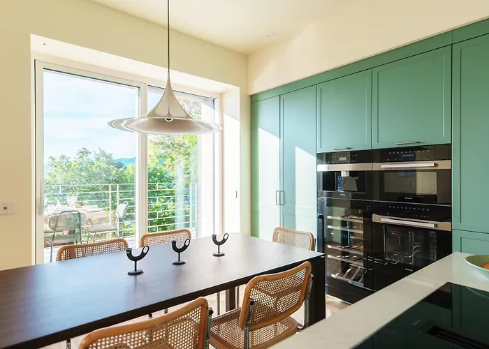 Rossa - By Myhomeincomo Βίλα