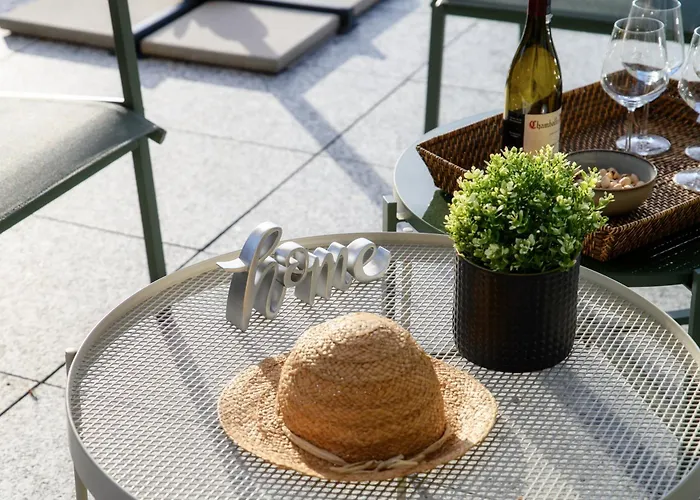 Rossa - By Myhomeincomo * Brunate