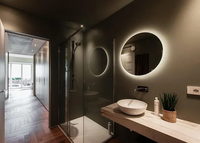 Rossa - By Myhomeincomo Βίλα